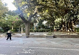La plaza de Gabrie Miró sin vida por los cortes de luz.