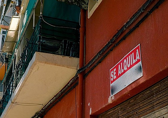 Imagen de archivo de un anuncio de alquiler.