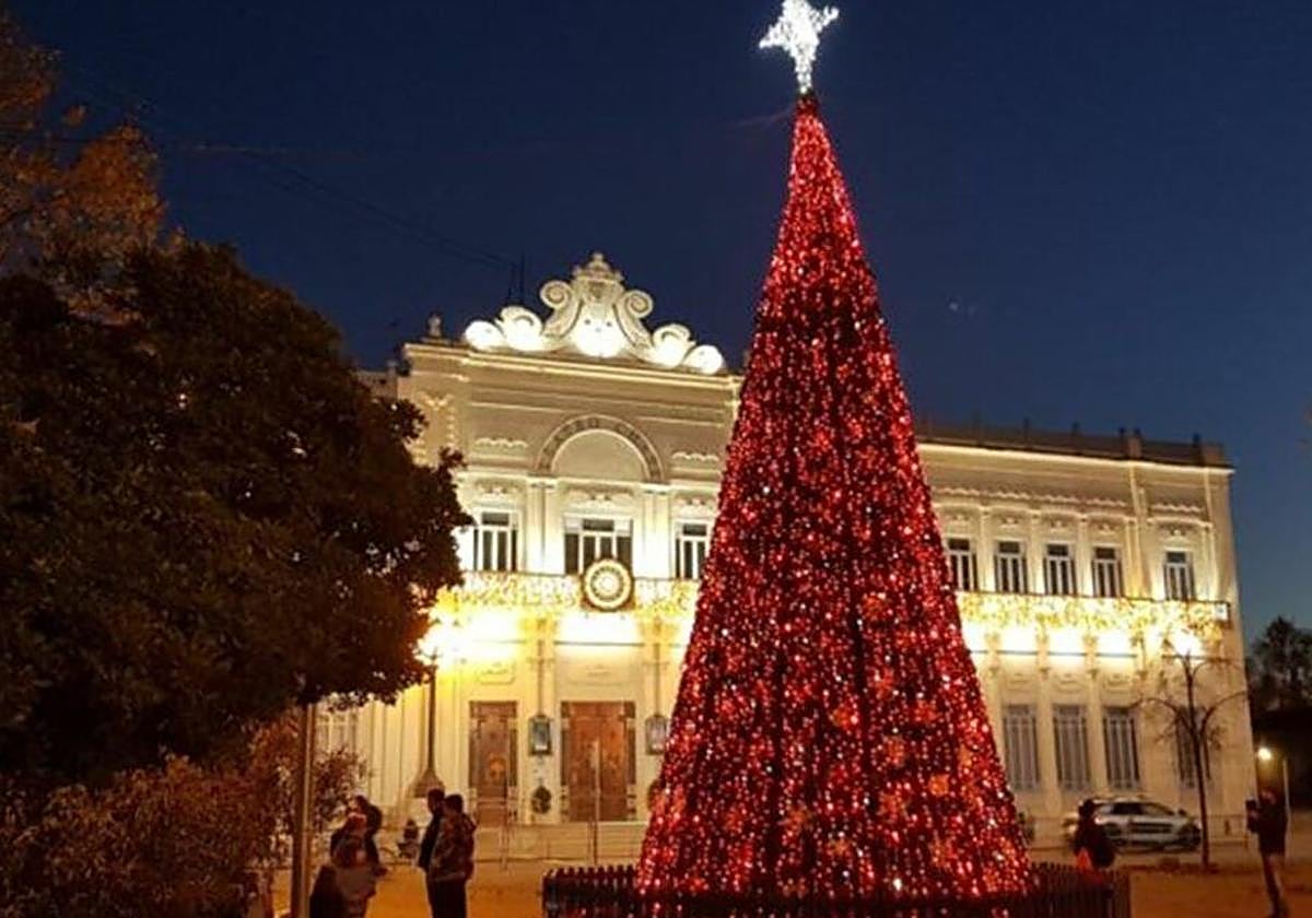 Villena celebrará el encendido navideño con actividades familiares y la inauguración de 'La Fábrica Real de la Navidad'.