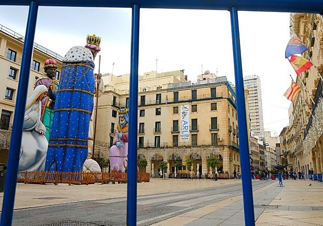 Perímetro de seguridad ampliado en el Belén gigante.