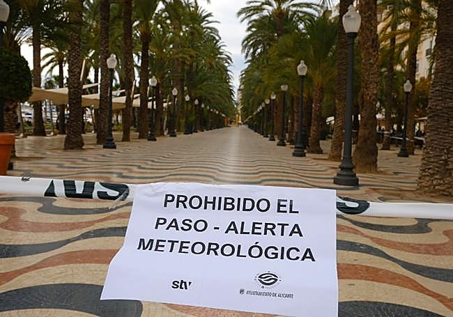 La Explanada, cerrada por el viento.