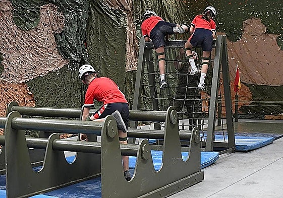 Escolares de Alicante durante una visita a las instalaciones del MOE en Rabasa.
