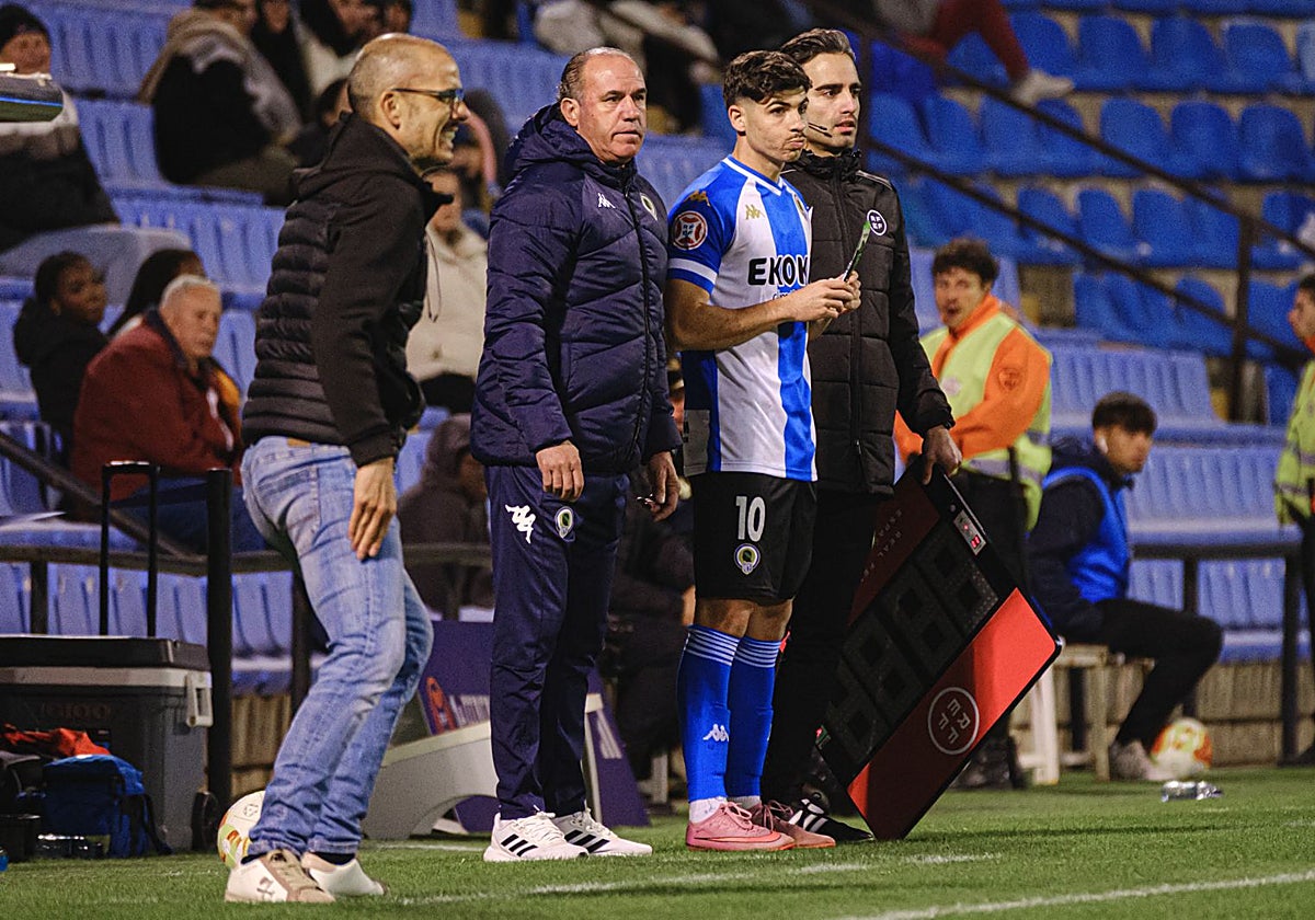 Nico Espinosa, el sábado junto al delegado Dani Barroso y el técnico Beto Company.