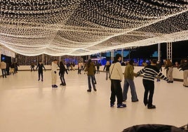 Pista de hielo instalada en Alicante durante las pasadas Navidades.