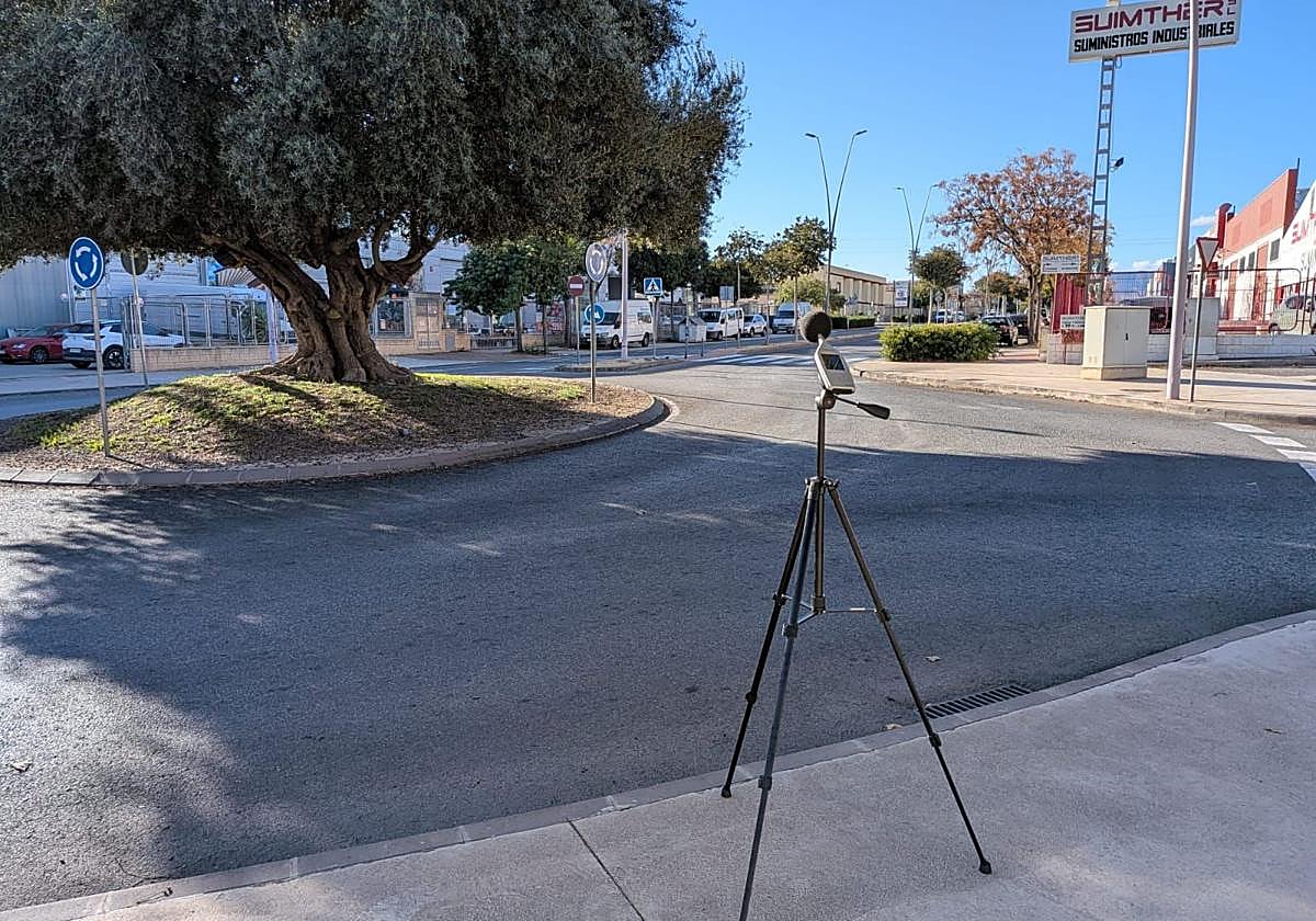 Medición de ruidos en una rotonda de San Vicente.