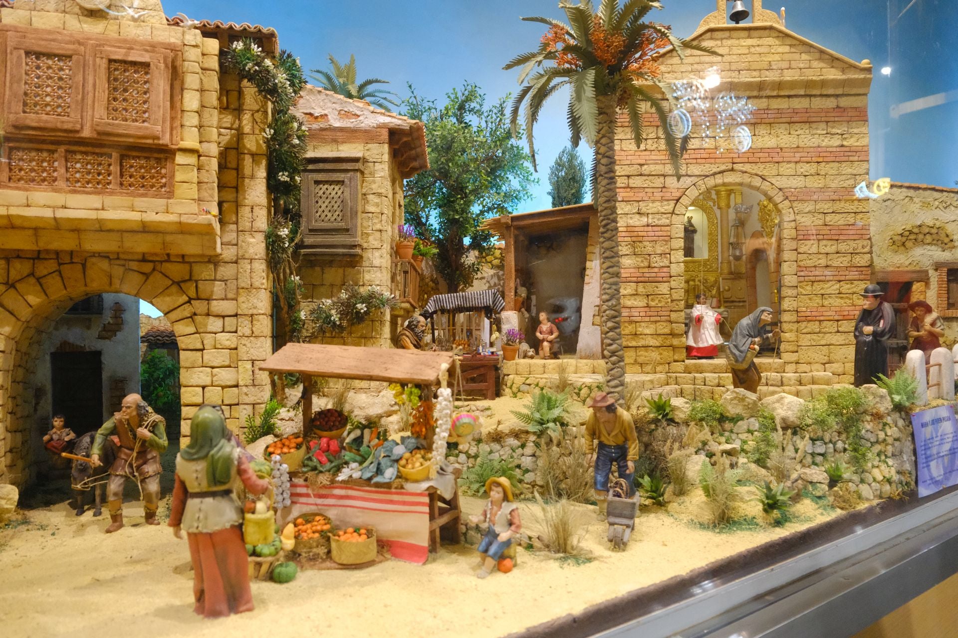 Villancicos, luz y tradición en la inauguración del Belén Social en Alicante