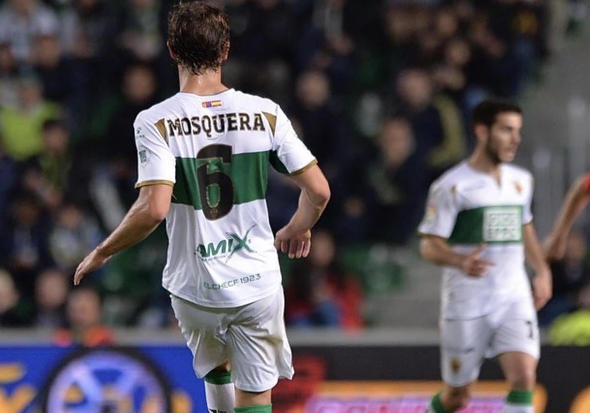Pedro Mosquera, durante su etapa como jugador del Elche CF en el Martínez Valero.