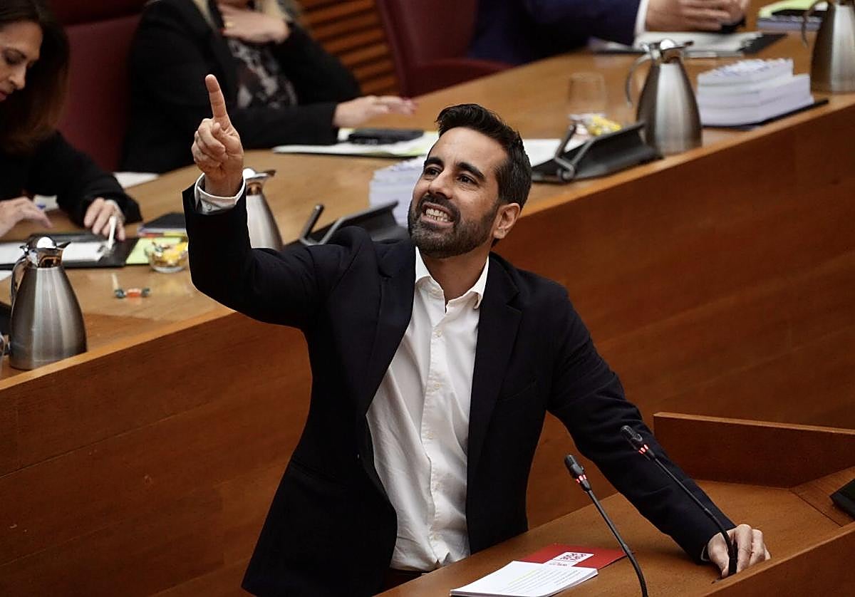 José Muñoz,síndic del PSPV, durante su intervención.l