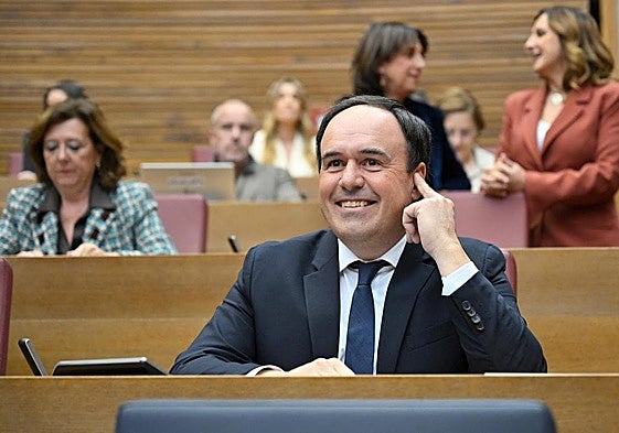 Pérez Llorca, este jueves, durante el debate de investidura.