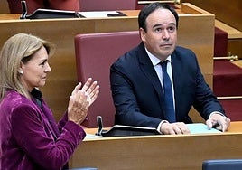 Juanfran Pérez Llorca, en su asiento en Les Corts cuando se ha anunciado su nombramiento como presidente de la Generalitat.