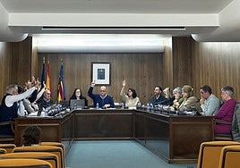 El alcalde Raúl Llobell, durante la presentación del Presupuesto Municipal de 2026 en el pleno de noviembre.