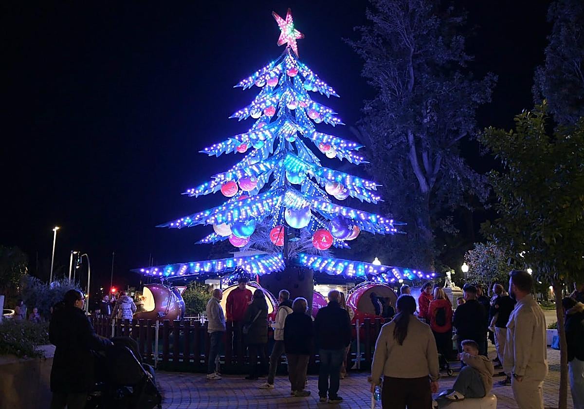 'Árbol mágico', ubicado en Canalejas, una de las grandes novedades de la Navidad 2025 en Alicante.