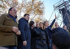 Pérez Llorca, con Mañueco, Sáenz de Buruaga y Feijóo, en la manifestación de Madrid.