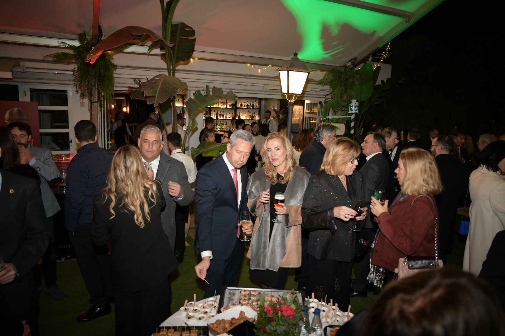 Cientos de asistentes dan la &#039;Bienvenida a la Navidad&#039; en la gala solidaria de Vectalia