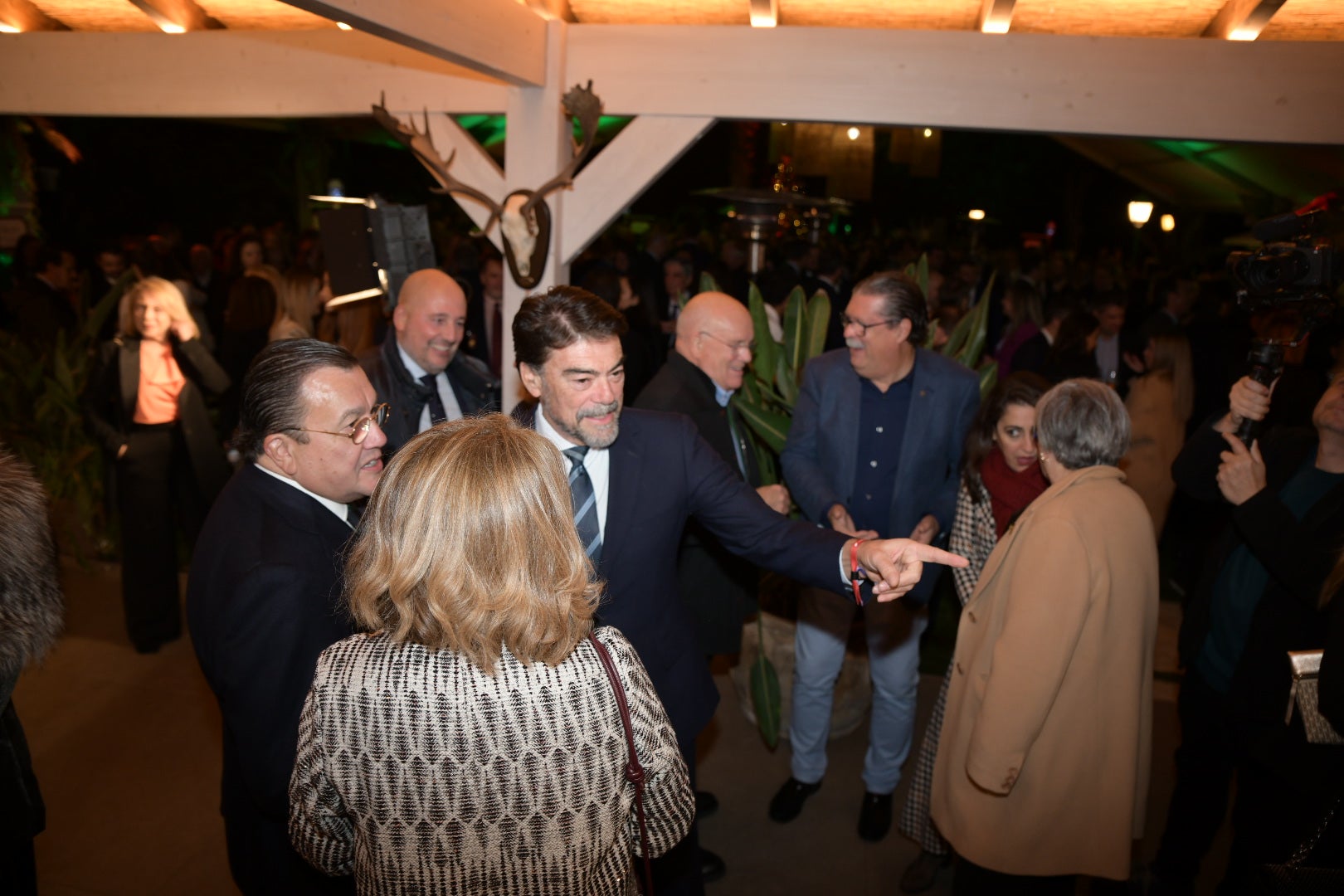 Cientos de asistentes dan la &#039;Bienvenida a la Navidad&#039; en la gala solidaria de Vectalia