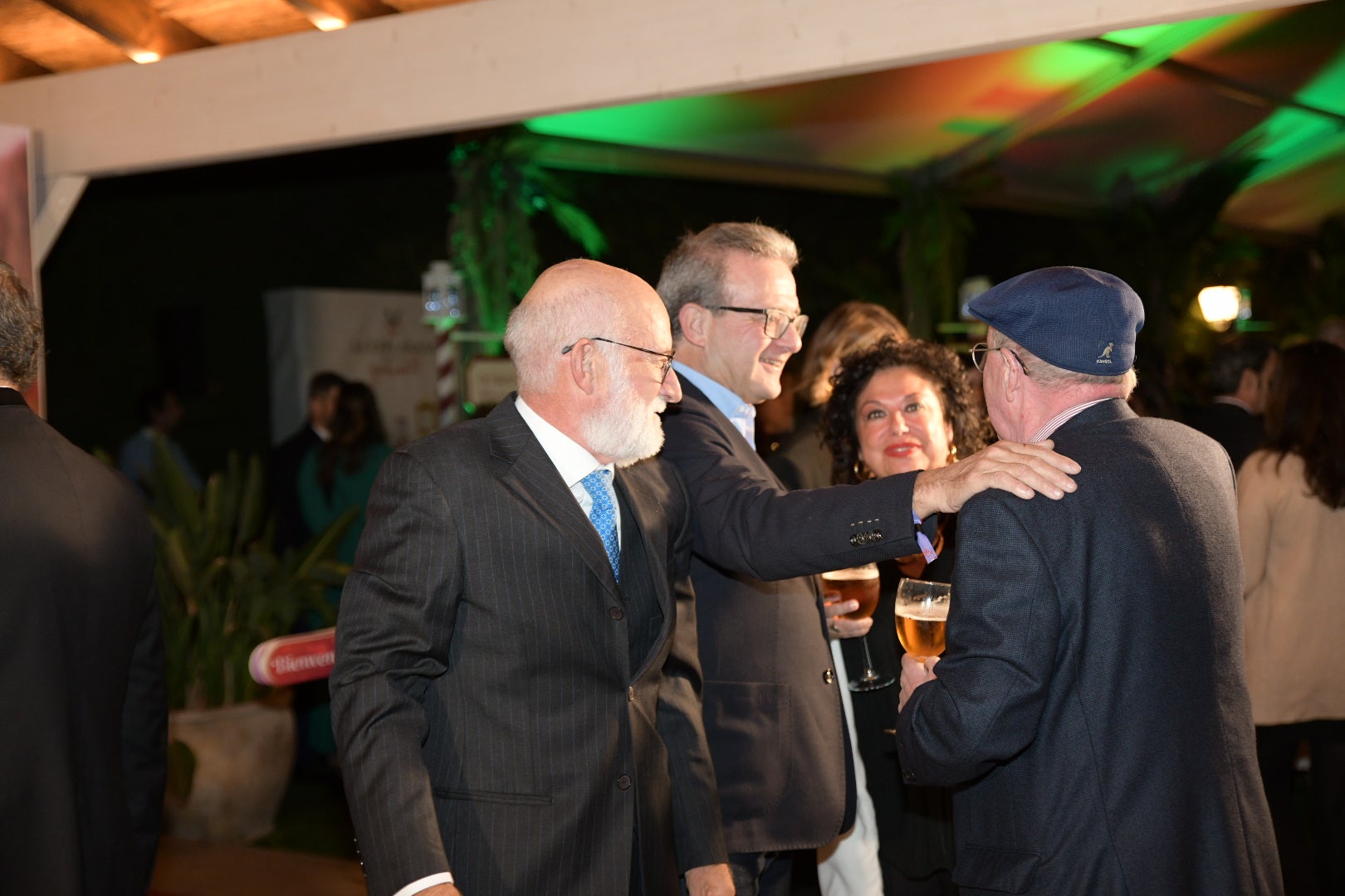 Cientos de asistentes dan la &#039;Bienvenida a la Navidad&#039; en la gala solidaria de Vectalia