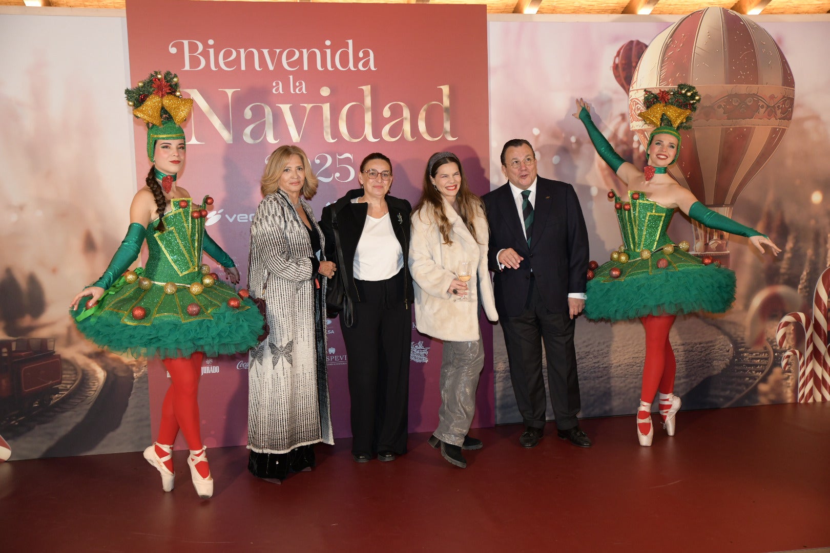 Cientos de asistentes dan la &#039;Bienvenida a la Navidad&#039; en la gala solidaria de Vectalia