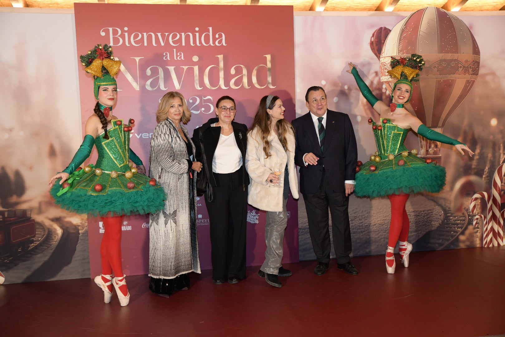 Cientos de asistentes dan la &#039;Bienvenida a la Navidad&#039; en la gala solidaria de Vectalia
