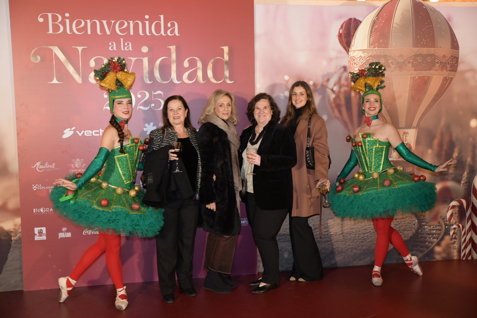 Cientos de asistentes dan la &#039;Bienvenida a la Navidad&#039; en la gala solidaria de Vectalia