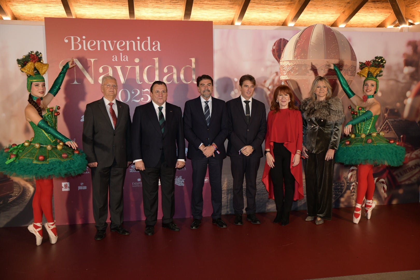 Cientos de asistentes dan la &#039;Bienvenida a la Navidad&#039; en la gala solidaria de Vectalia