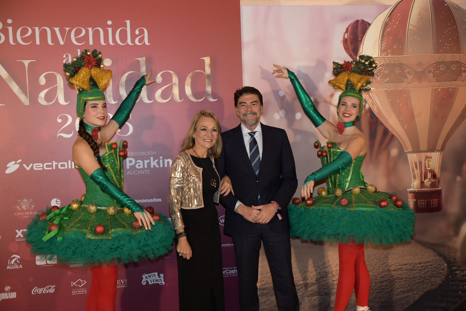 Cientos de asistentes dan la &#039;Bienvenida a la Navidad&#039; en la gala solidaria de Vectalia