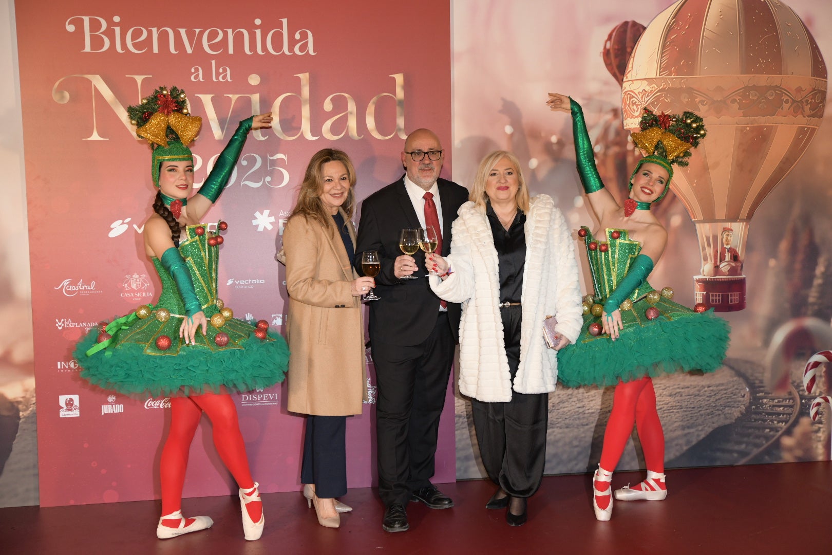 Cientos de asistentes dan la &#039;Bienvenida a la Navidad&#039; en la gala solidaria de Vectalia