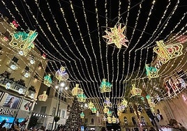 Momento del encendido en la Plaça de Baix.