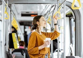 Torrevieja duplicará su flota de autobuses y ampliará líneas y horarios con el nuevo contrato de transporte urbano.