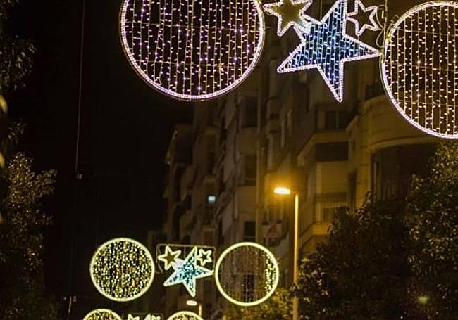 Uno de los nuevos arcos luminosos que decoran las calles de Elche esta Navidad.