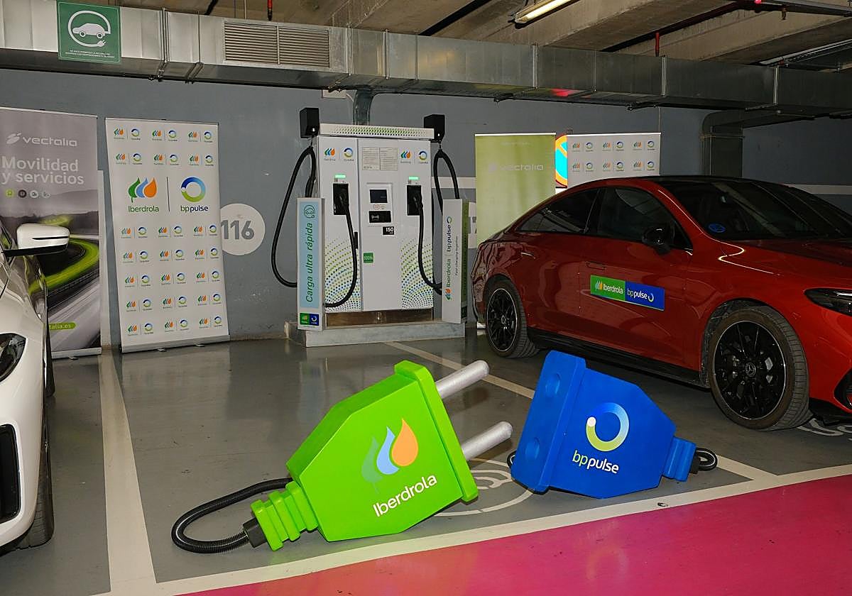 El nuevo hub de recarga eléctrica instalado en el parking subterráneo de la avenida de la Estación.