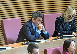 Carlos Mazón, en su nuevo escaño en el hemiciclo de Les Corts, este martes.