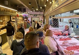 Compras en el Mercado Central de Alicante.