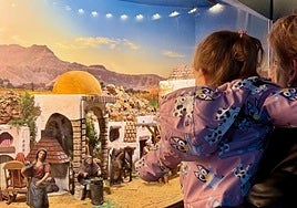 La oferta incluye visitas guiadas y teatralizadas, y recorridos para conocer el patrimonio cultural.