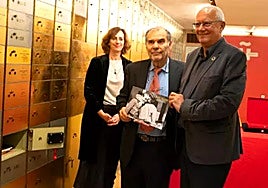 La Caja de las Letras del Cervantes recibe el legado de Juan Chabás.