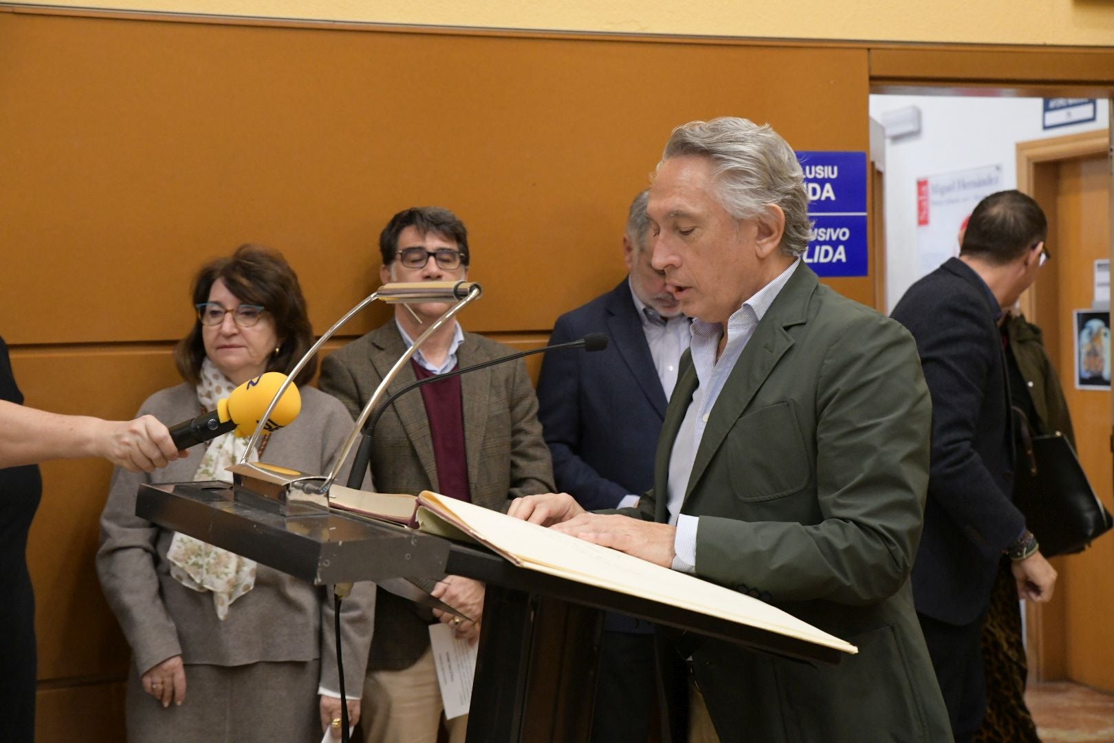 Alicante celebra el Día de la Constitución con una masiva lectura pública en la Sede Universitaria