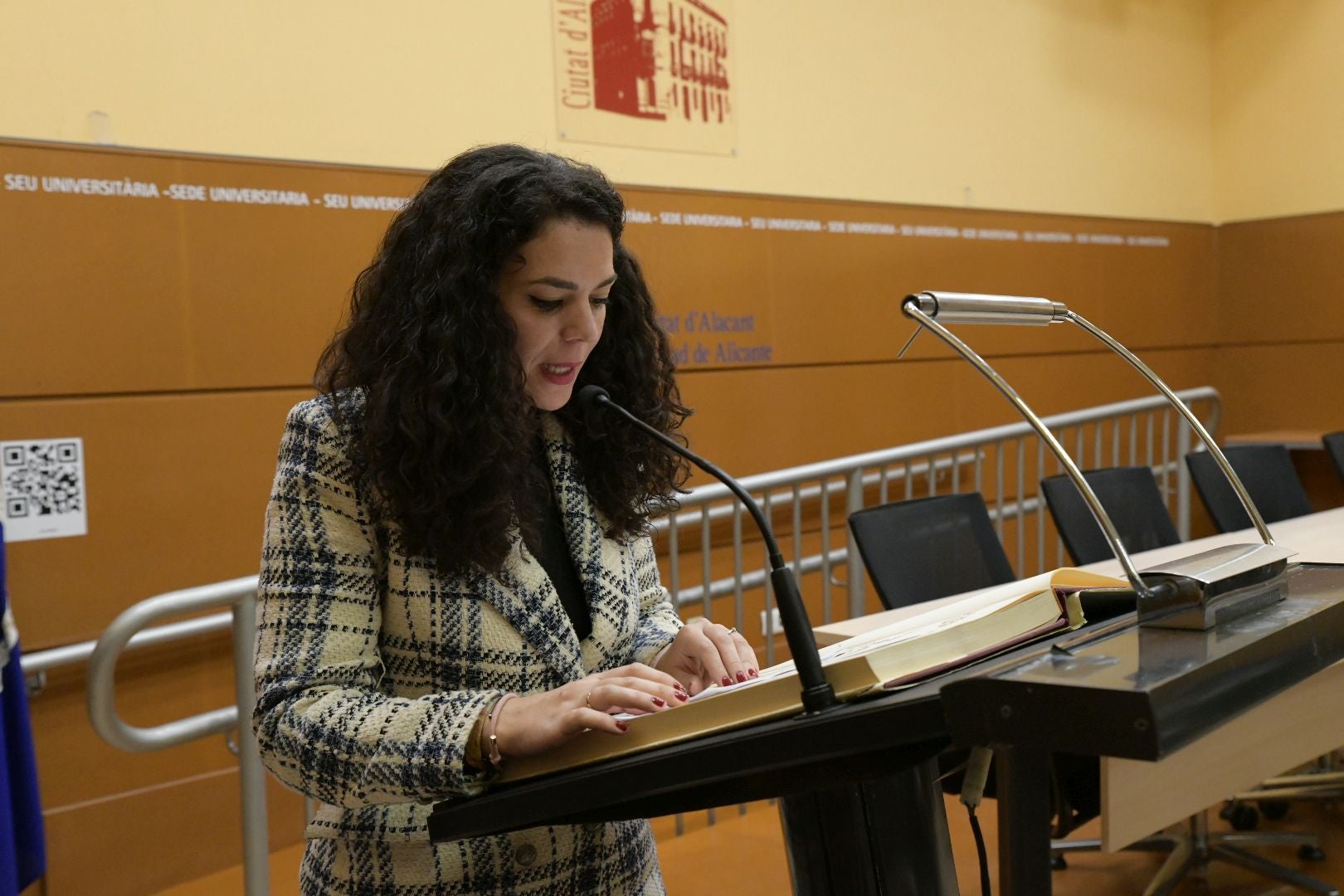 Alicante celebra el Día de la Constitución con una masiva lectura pública en la Sede Universitaria