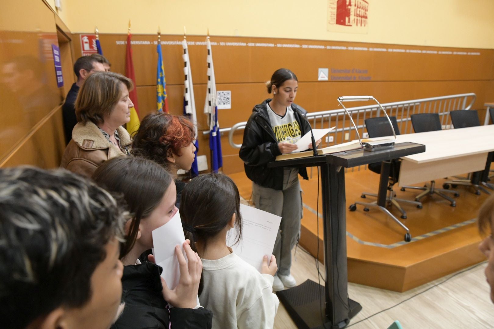 Alicante celebra el Día de la Constitución con una masiva lectura pública en la Sede Universitaria