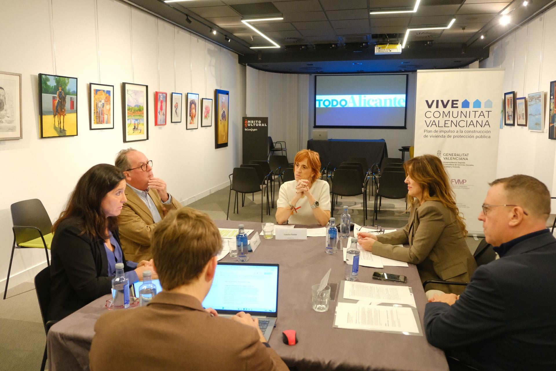 La mesa de expertos del Plan VIVE, en imágenes