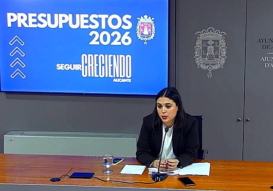 La concejala de Hacienda, Nayma Beldjilali, presenta los Presupuestos 2026.