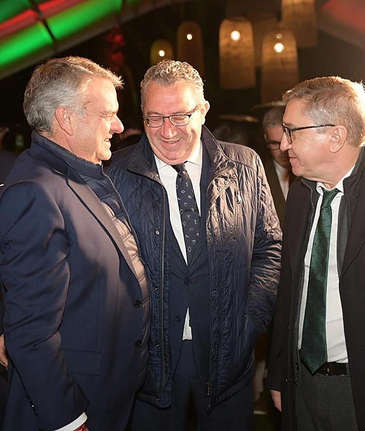 Imagen secundaria 2 - Varios momentos de la gala benéfica. 