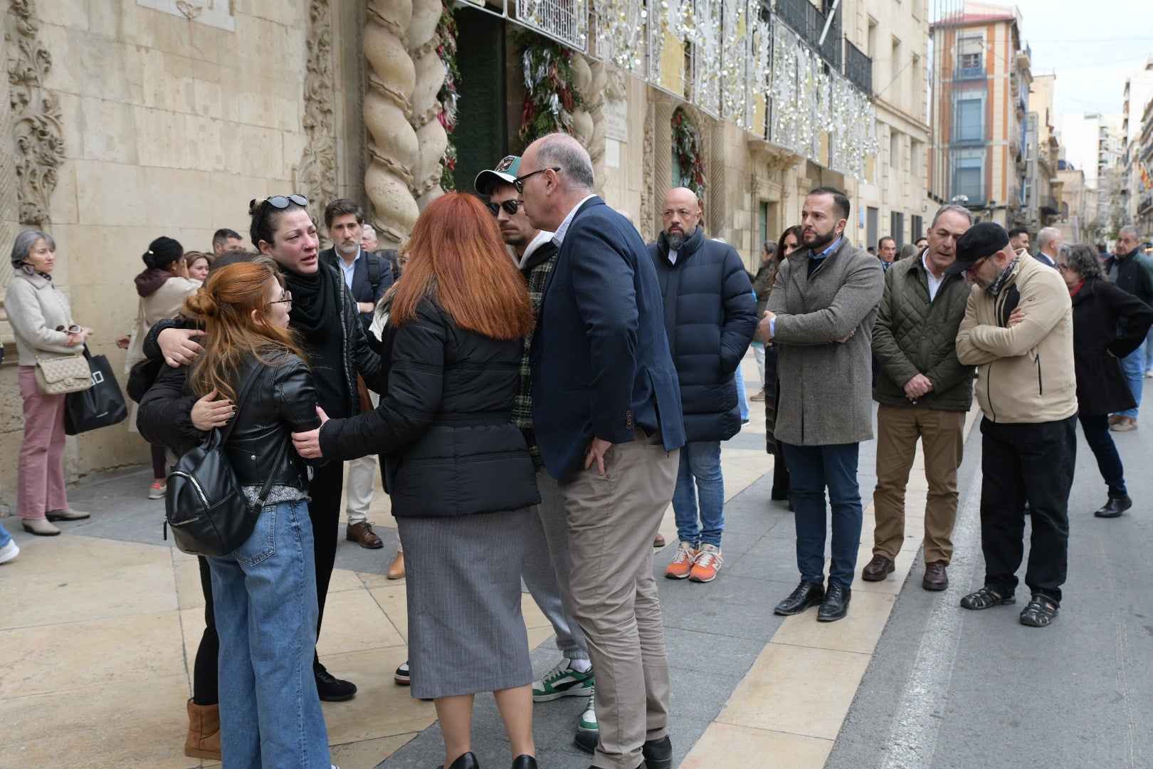 FOTOS | Minuto de silencio por la muerte de Oriana en Alicante