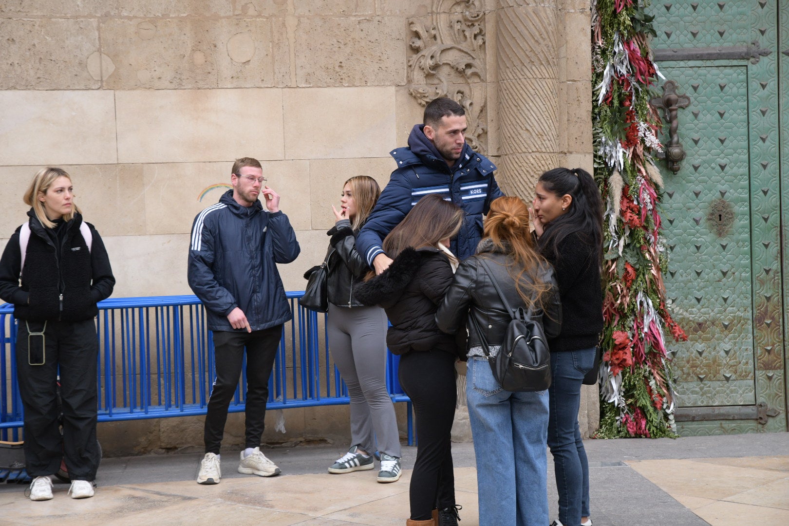 FOTOS | Minuto de silencio por la muerte de Oriana en Alicante