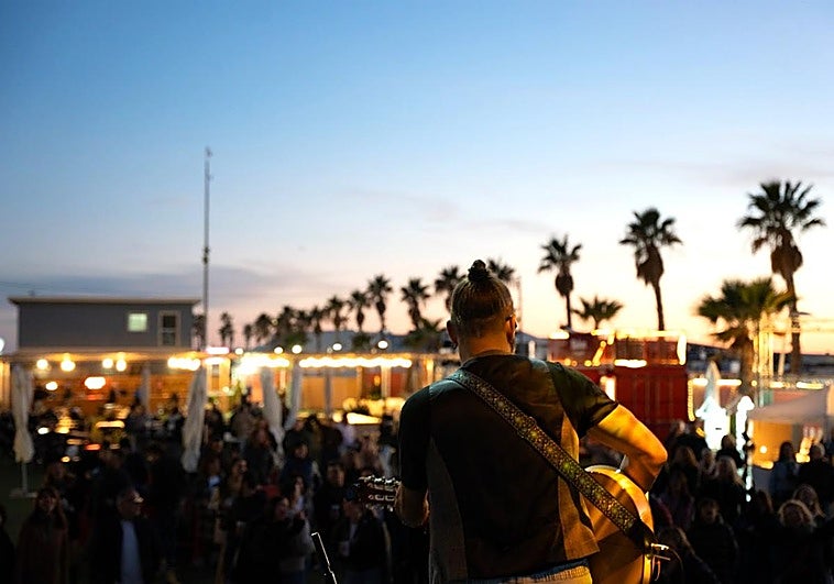 Agenda de conciertos junto al mar: de tardeos y K-pop a la gira de OT 2025 en el Muelle Live de Alicante