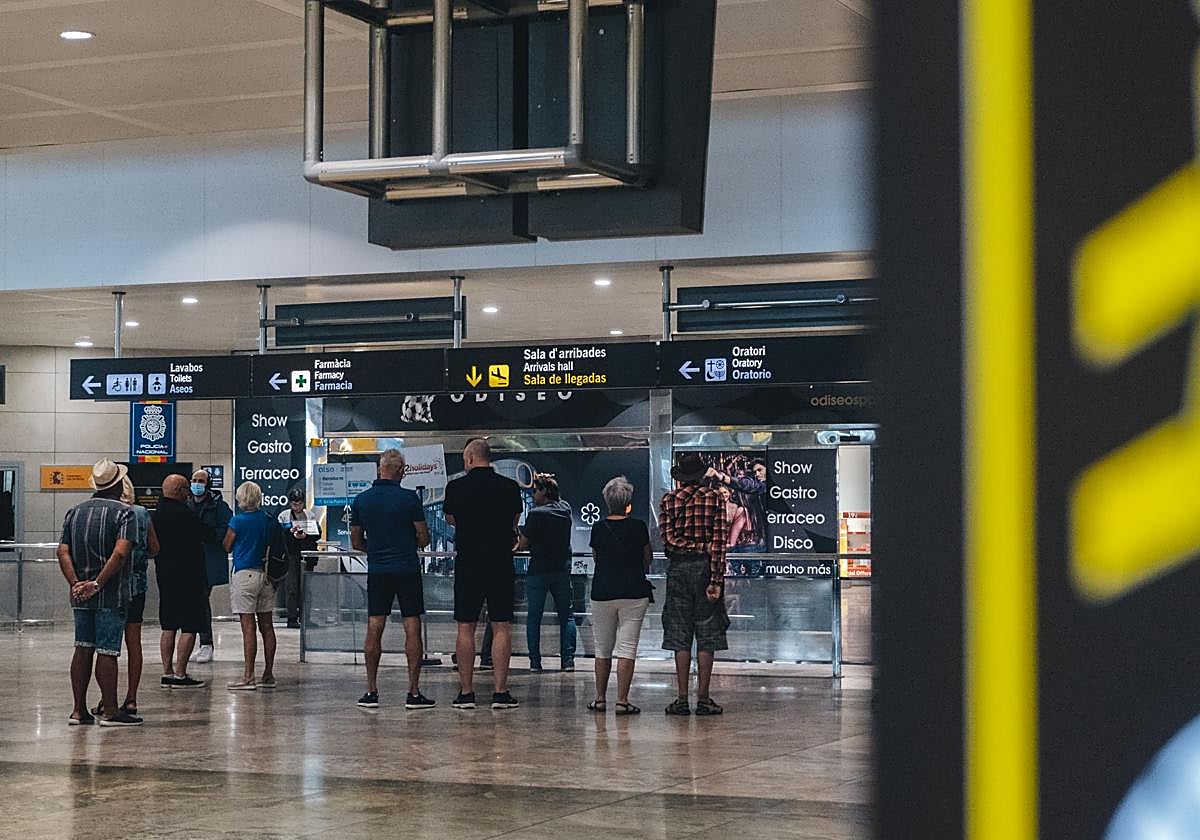 Área de llegadas en el aeropuerto de Alicante-Elche.