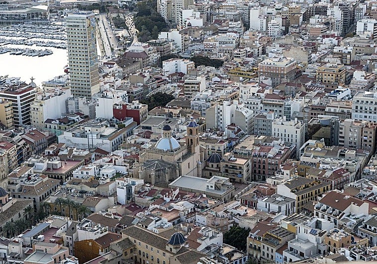 Alicante desde el castillo de Santa Bárbara.