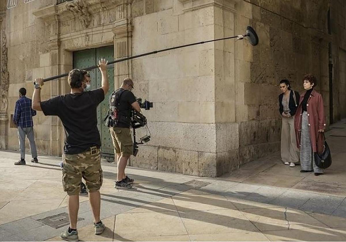 Image of a film shoot on the streets of Alicante.