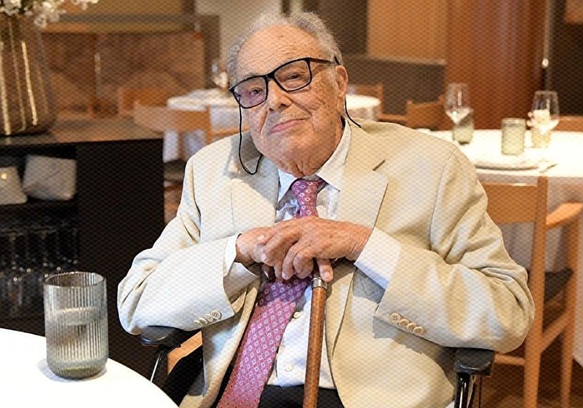 Vicente Castelló, at his restaurant Nou Manolín.