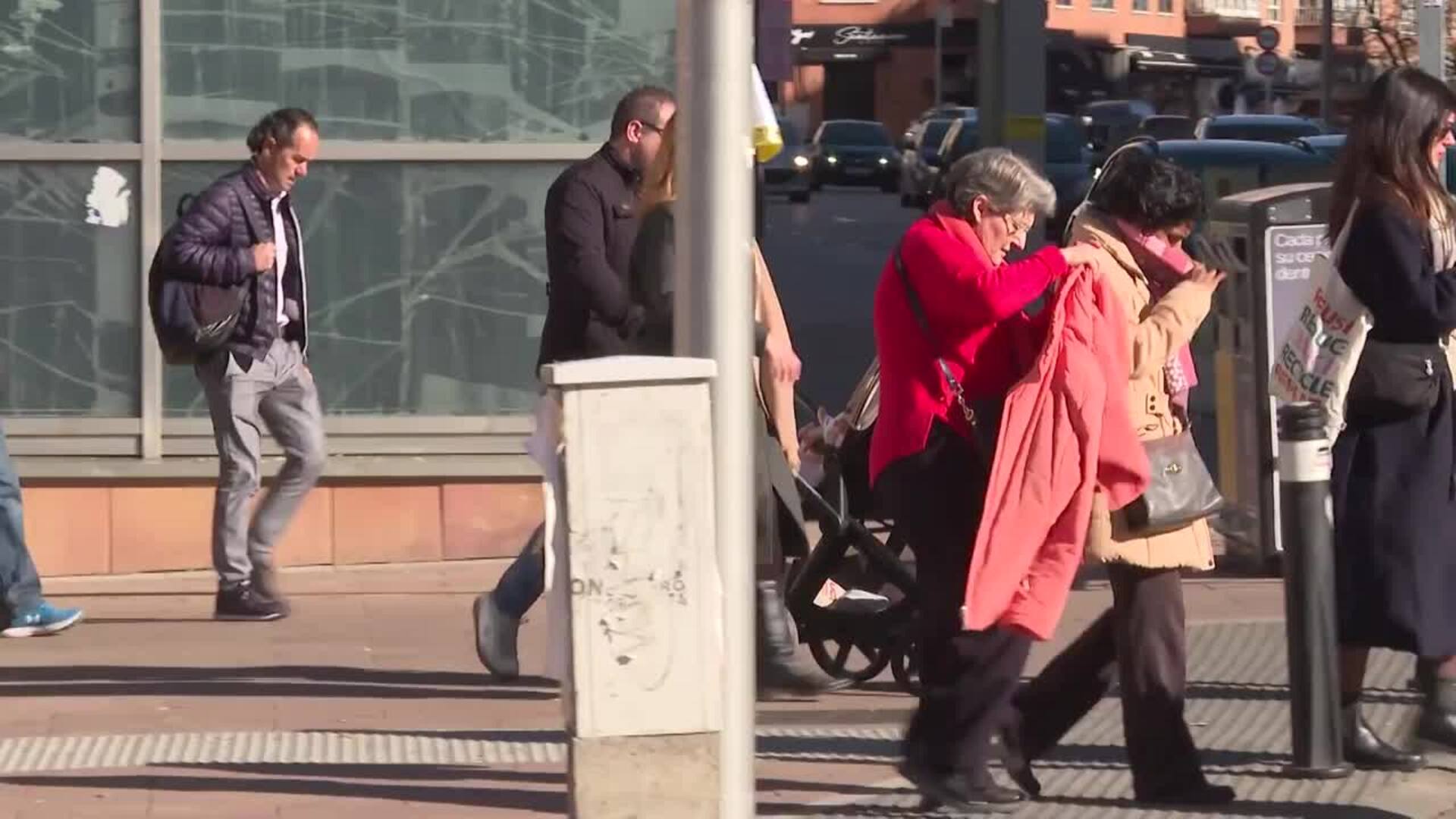 PSOE y Sumar acuerdan ampliar permiso nacimiento a 17 semanas y retribuir parte cuidado menor