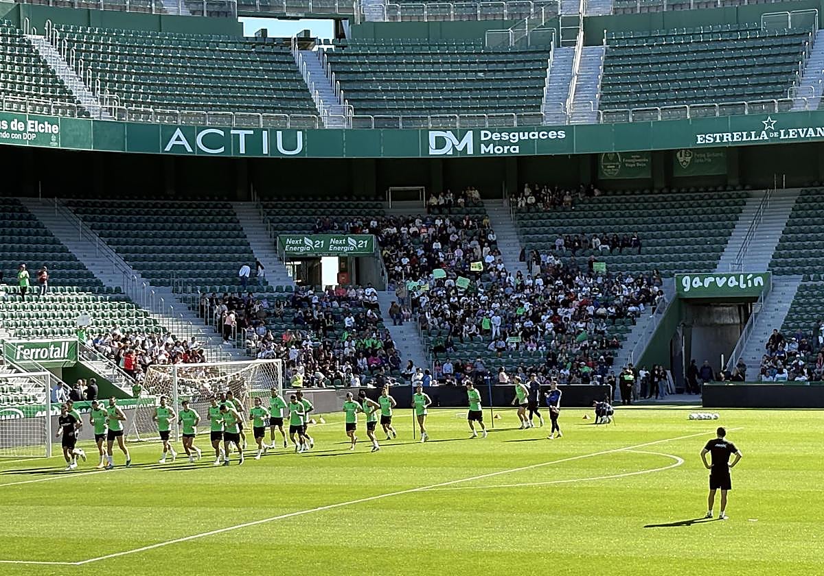 El Elche CF se entrena con casi toda la plantilla y arropado por cerca ...