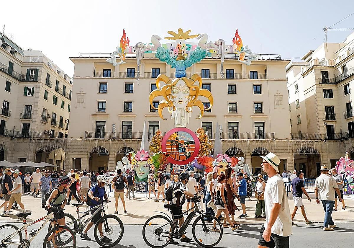 Las hogueras oficiales de Alicante se desvelarán en septiembre tras cambiar el calendario del concurso